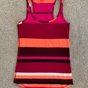 Women’s Lululemon sports top